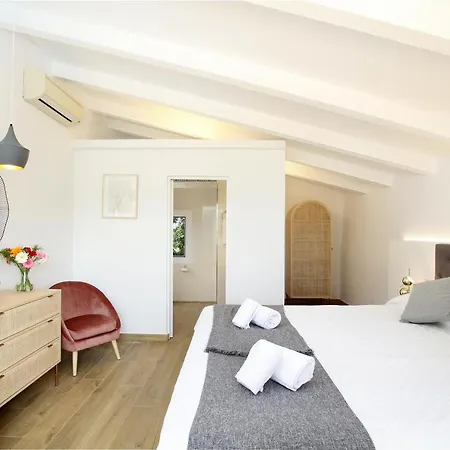 Distinguished 4 Bedrooms Segu Cini