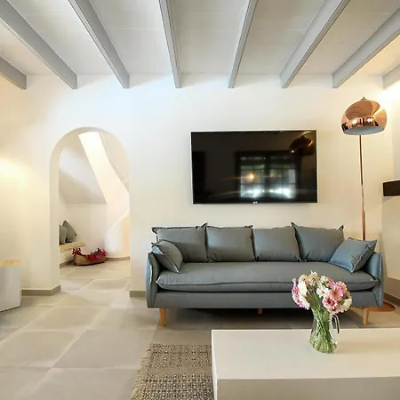 Distinguished 4 Bedrooms Segu Cini Villa