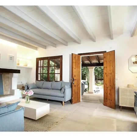 Distinguished 4 Bedrooms Segu Cini Villa