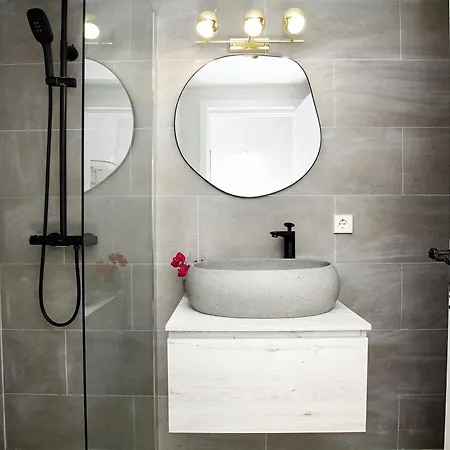 Distinguished 4 Bedrooms Segu Cini Recently Renovated With Modern Interior Villa *