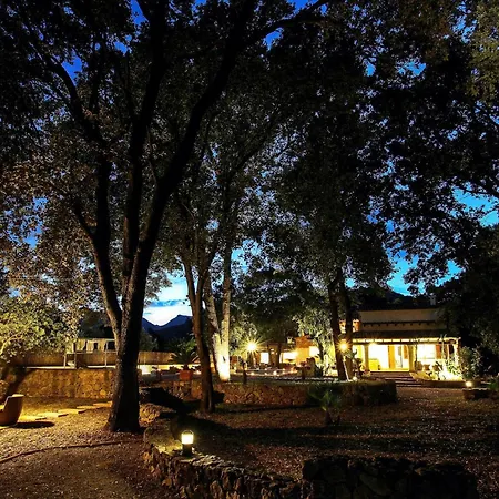 Distinguished 4 Bedrooms Segu Cini