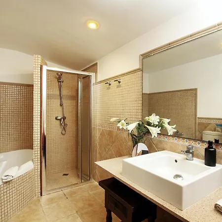 Villa Distinguished 4 Bedrooms Segu Cini *