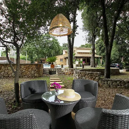 Distinguished 4 Bedrooms Segu Cini