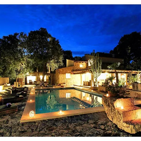 Distinguished 4 Bedrooms Segu Cini Villa