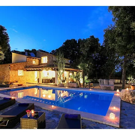 Distinguished 4 Bedrooms Segu Cini Villa *