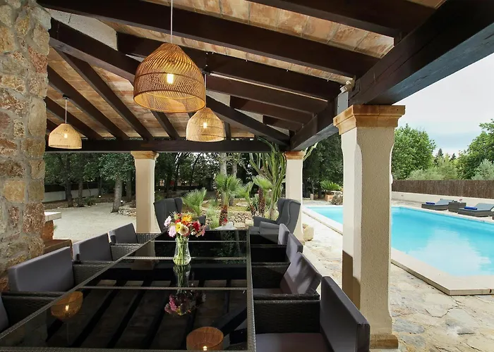 Distinguished 4 Bedrooms Segu Cini *