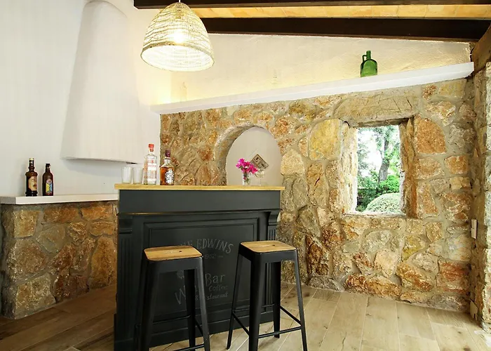 Distinguished 4 Bedrooms Segu Cini ポレンサ