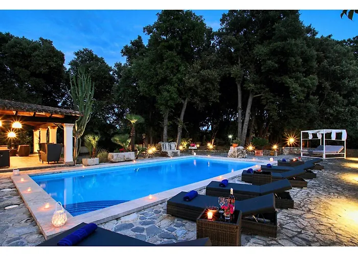 Distinguished 4 Bedrooms Segu Cini ポレンサ