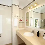 Villa Distinguished 4 Bedrooms Segu Cini *