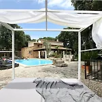 Distinguished 4 Bedrooms Segu Cini Villa