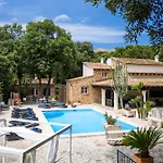 Distinguished 4 Bedrooms Segu Cini