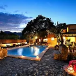 Distinguished 4 Bedrooms Segu Cini Villa
