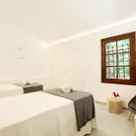 Villa Distinguished 4 Bedrooms Segu Cini