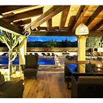 Distinguished 4 Bedrooms Segu Cini *