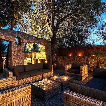 Villa Distinguished 4 Bedrooms Segu Cini Recently Renovated With Modern Interior