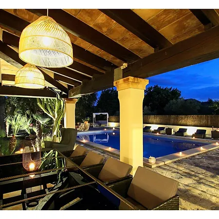 Villa Distinguished 4 Bedrooms Segu Cini