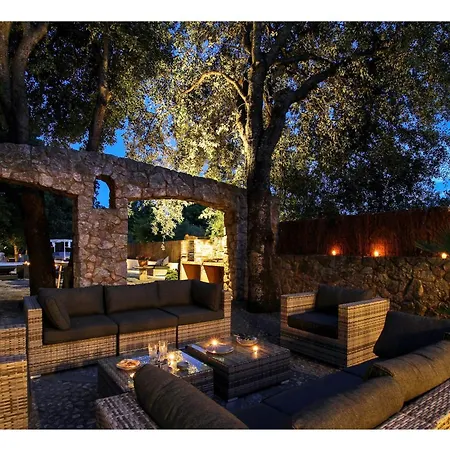 Distinguished 4 Bedrooms Segu Cini Recently Renovated With Modern Interior Pollença