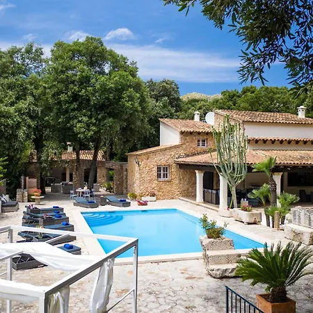 Distinguished 4 Bedrooms Segu Cini