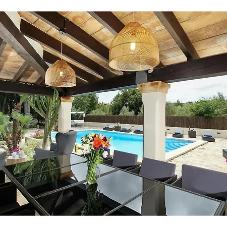 Villa Distinguished 4 Bedrooms Segu Cini *
