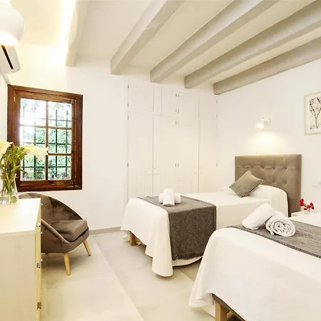 Distinguished 4 Bedrooms Segu Cini וילה