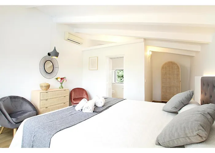 Distinguished 4 Bedrooms Segu Cini Villa *