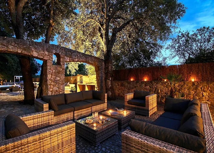 Villa Distinguished 4 Bedrooms Segu Cini