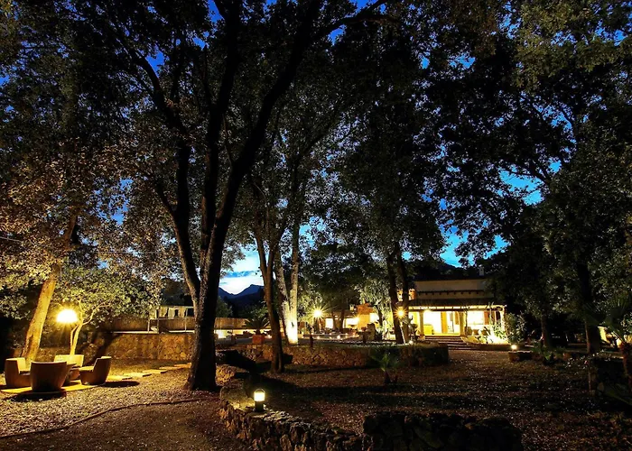 Distinguished 4 Bedrooms Segu Cini