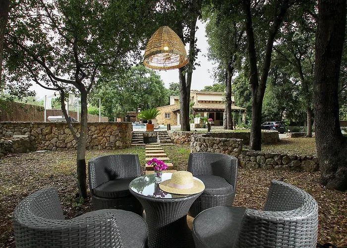 Distinguished 4 Bedrooms Segu Cini