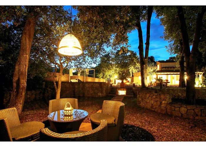 Distinguished 4 Bedrooms Segu Cini Villa *