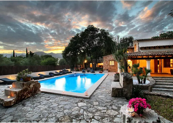 Distinguished 4 Bedrooms Segu Cini Villa