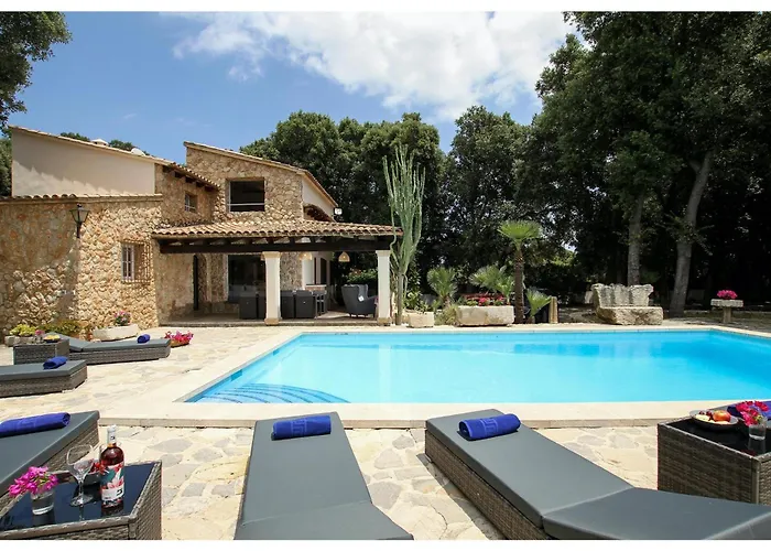 Distinguished 4 Bedrooms Segu Cini Villa *
