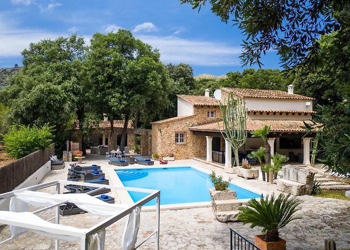 Distinguished 4 Bedrooms Segu Cini